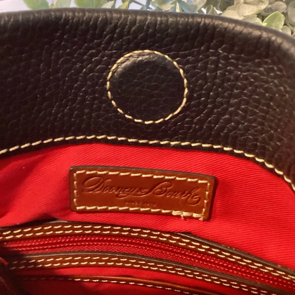 Dooney & Bourke Black Leather Crossbody Bag w Adjustable Strap - Picture 7 of 12